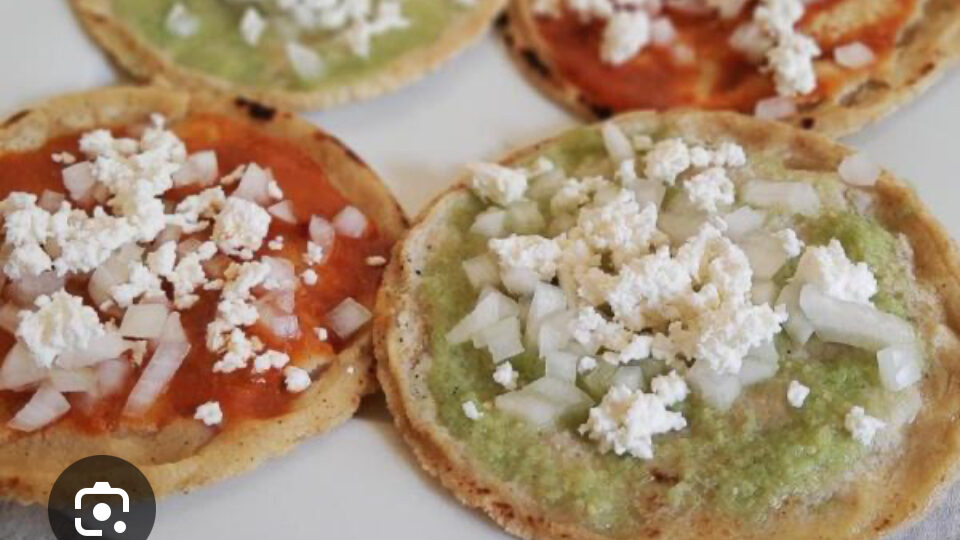 platter of picaditas de Tinga